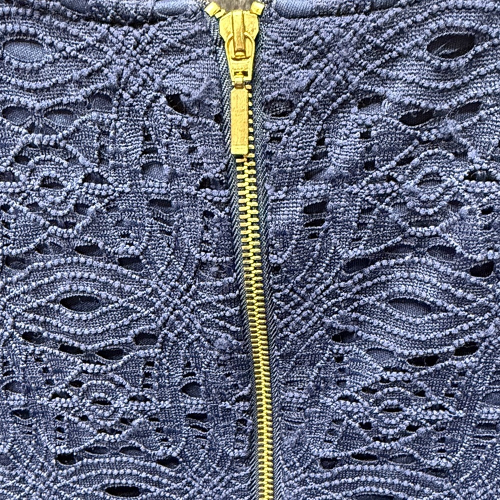 RONNI NICOLE Navy Lace Sheath Dress 3/4 Sheer Bell Sleeves Gold Zip Back Petite - Picture 8 of 12